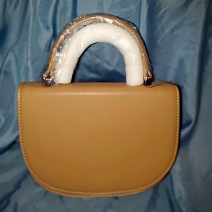 Crossbody bag with chain detail